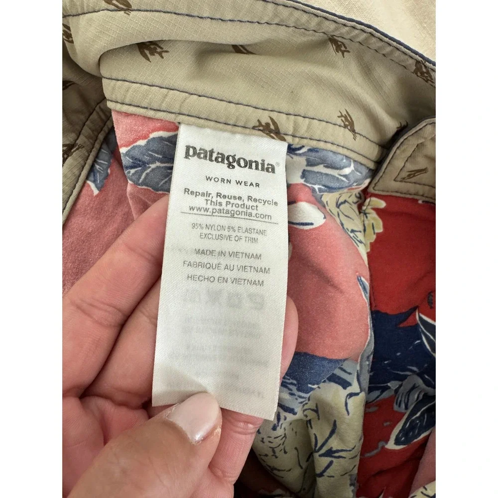 Patagonia Mens 36 Red Floral Tropical Board Shorts Swim Trunks Size 36